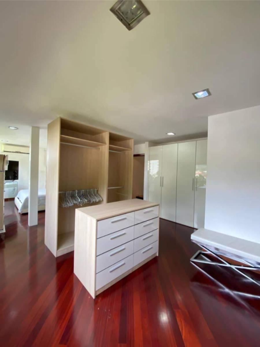 Penthouse amoblado en alquiler en Alta Florida | 403 m² y vista 360°