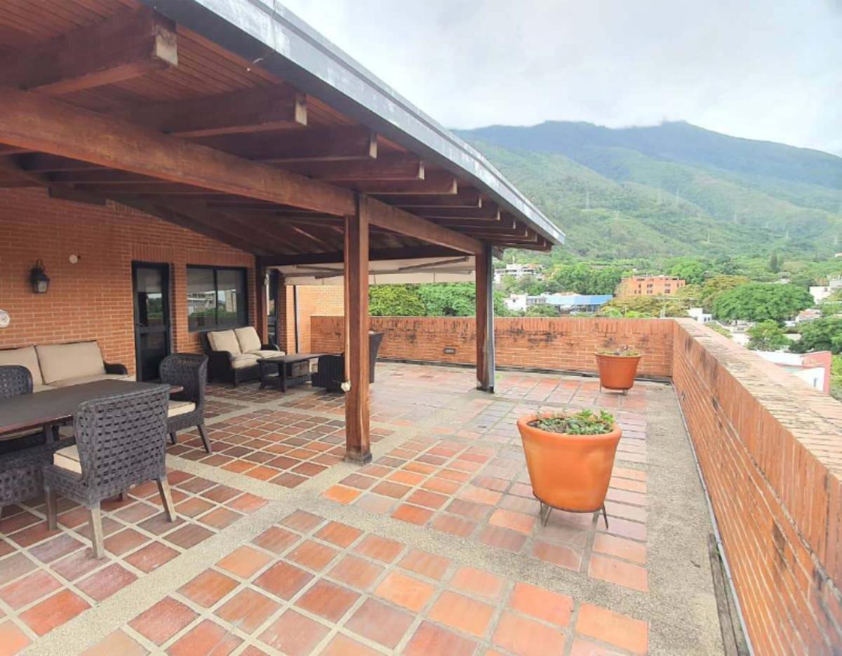 Penthouse amoblado en alquiler en Alta Florida | 403 m² y vista 360°
