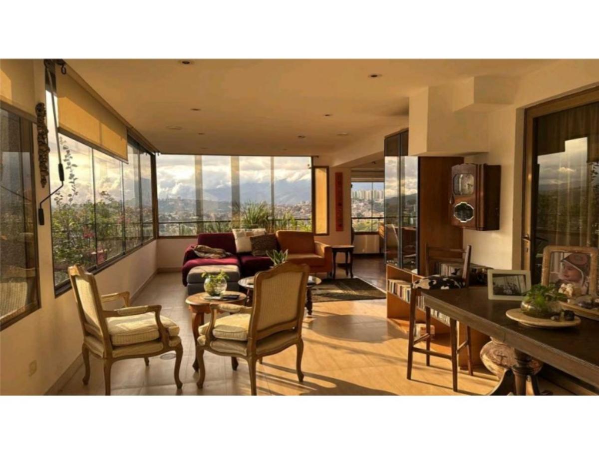 Apartamento en venta o alquiler en La Tahona, Baruta | 4 habitaciones y terrazas