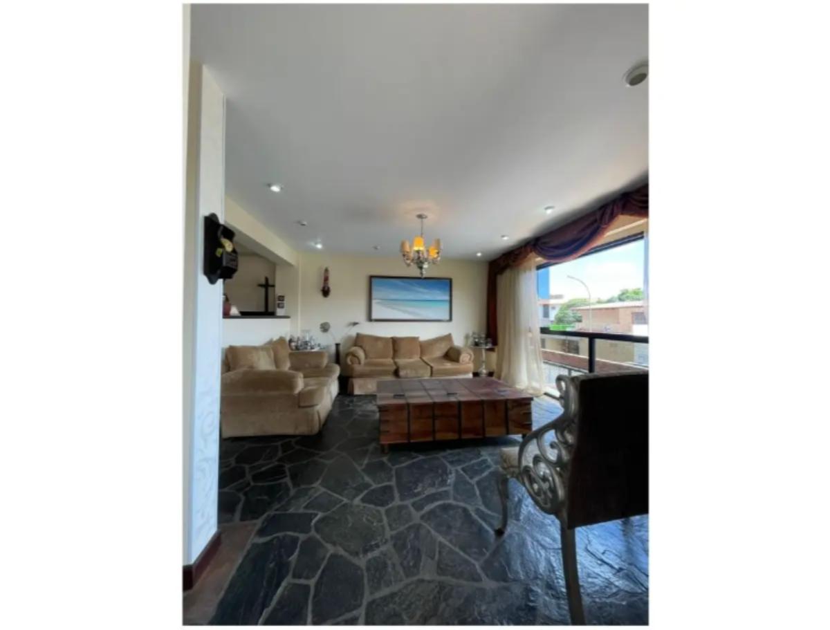 Casa en venta en Alto Prado, Baruta | 4 habitaciones, 350 m² y vista al Ávila