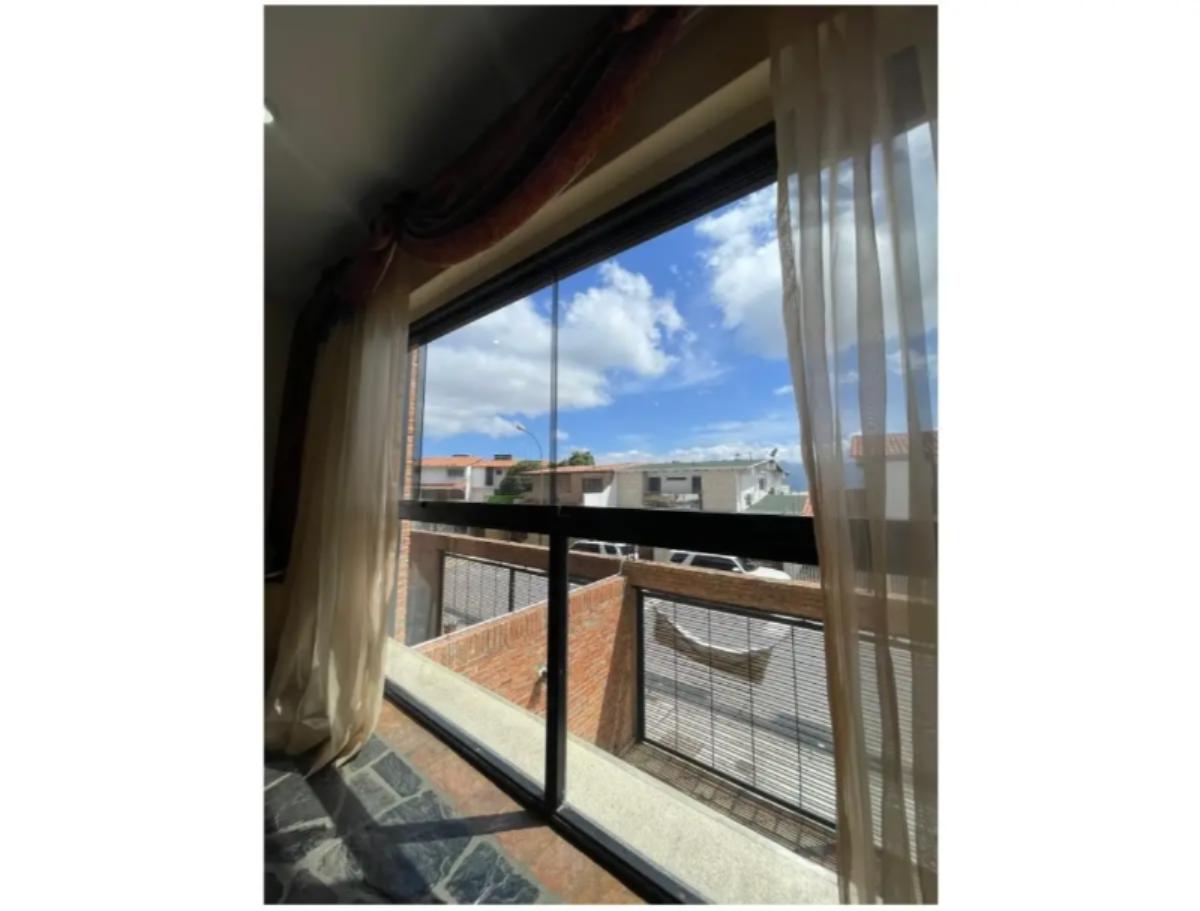 Casa en venta en Alto Prado, Baruta | 4 habitaciones, 350 m² y vista al Ávila