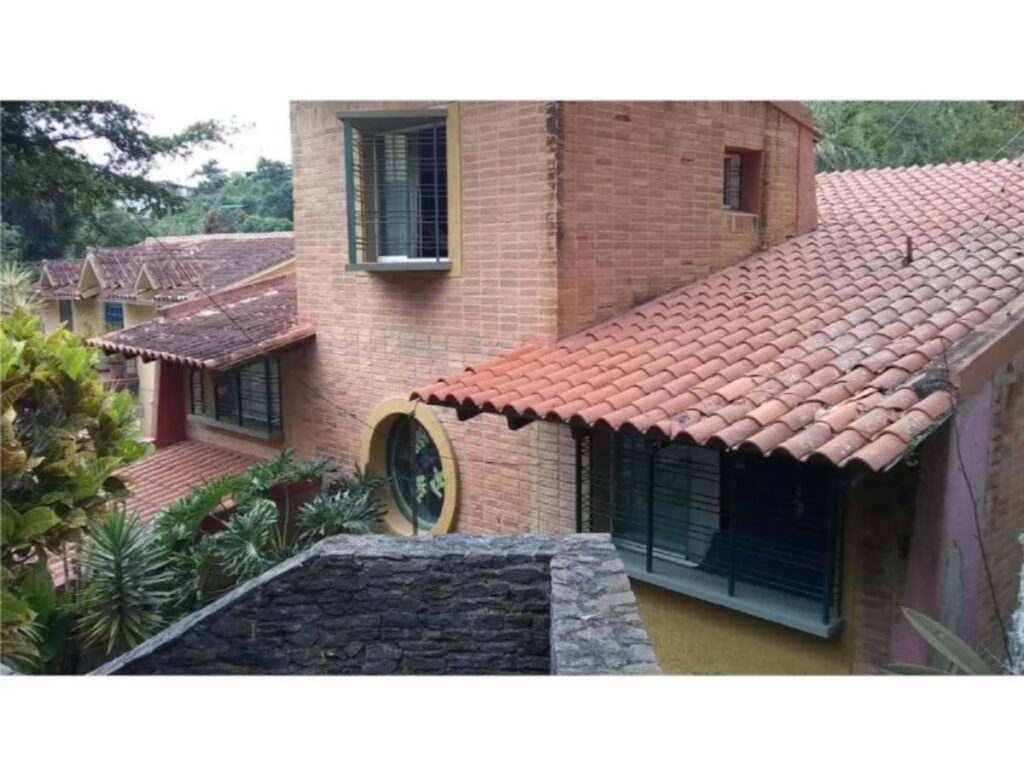 Casa en venta en La Unión, El Hatillo | 4 habitaciones y jardín de 200 m²