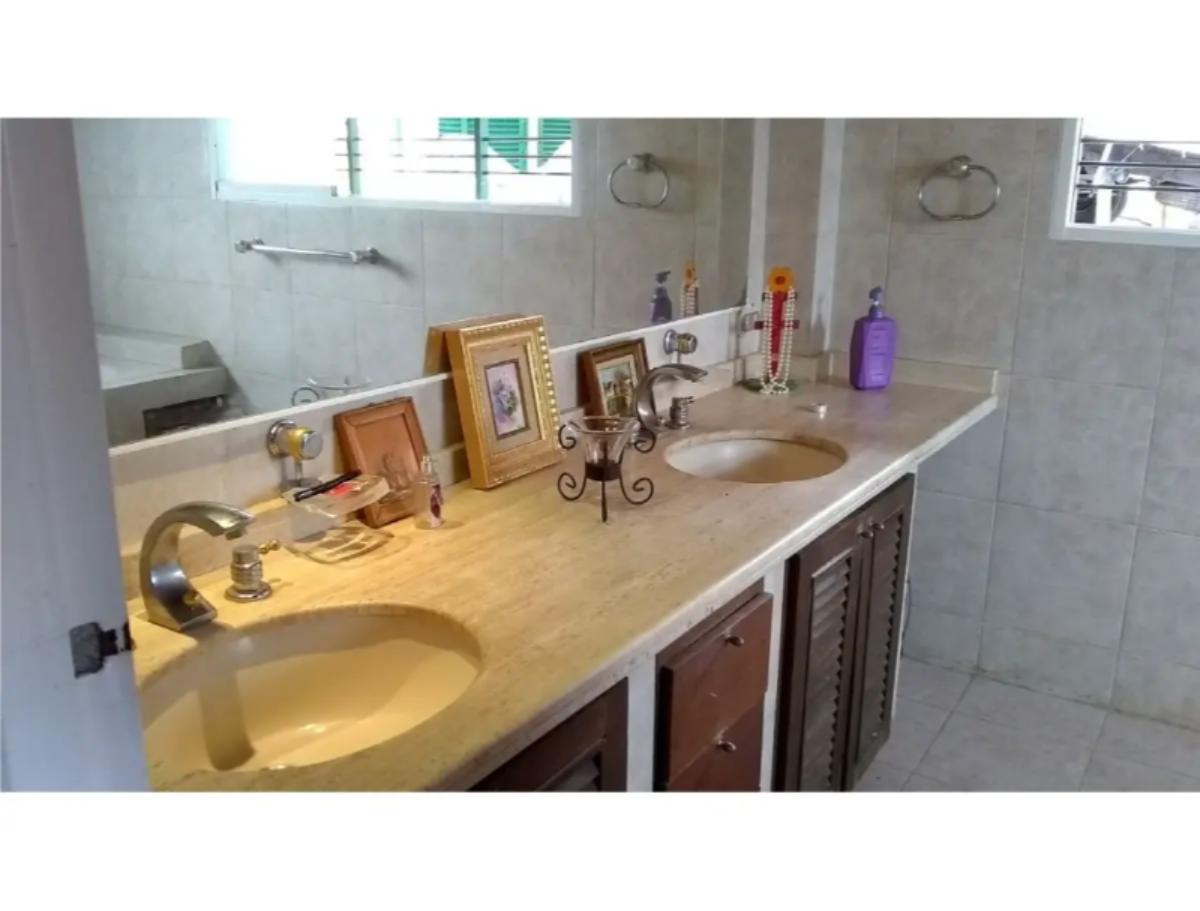 Casa en venta en La Unión, El Hatillo | 4 habitaciones y jardín de 200 m²