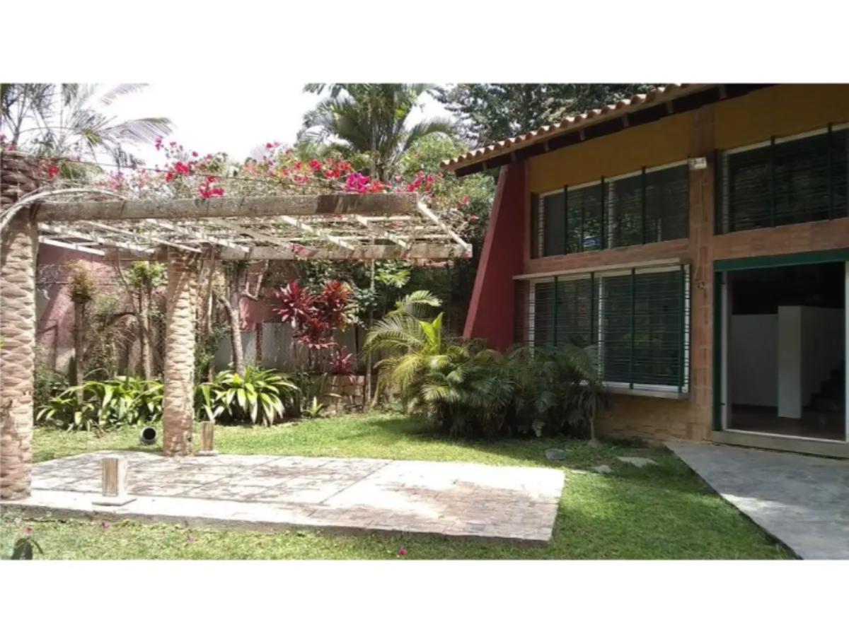 Casa en venta en La Unión, El Hatillo | 4 habitaciones y jardín de 200 m²