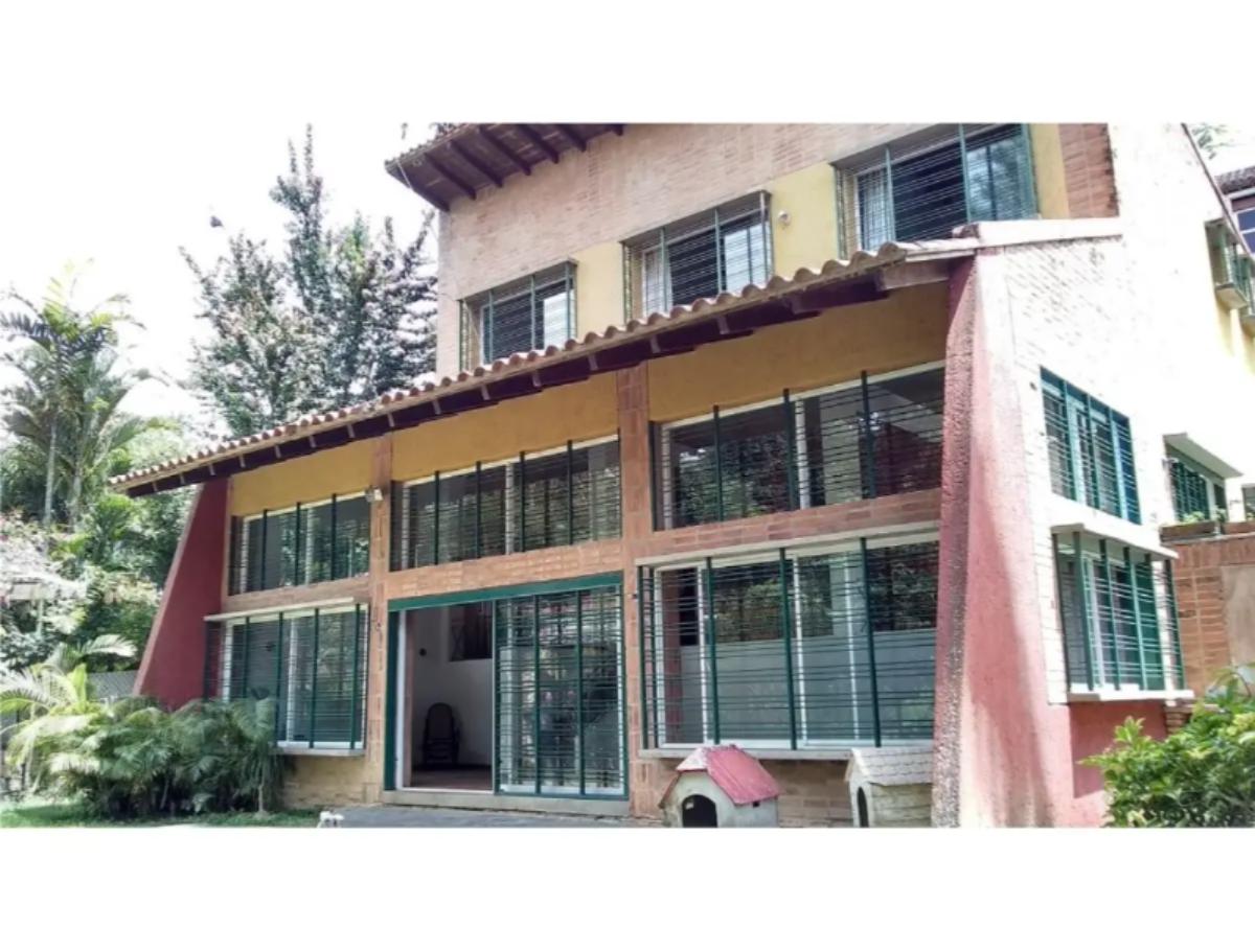 Casa en venta en La Unión, El Hatillo | 4 habitaciones y jardín de 200 m²