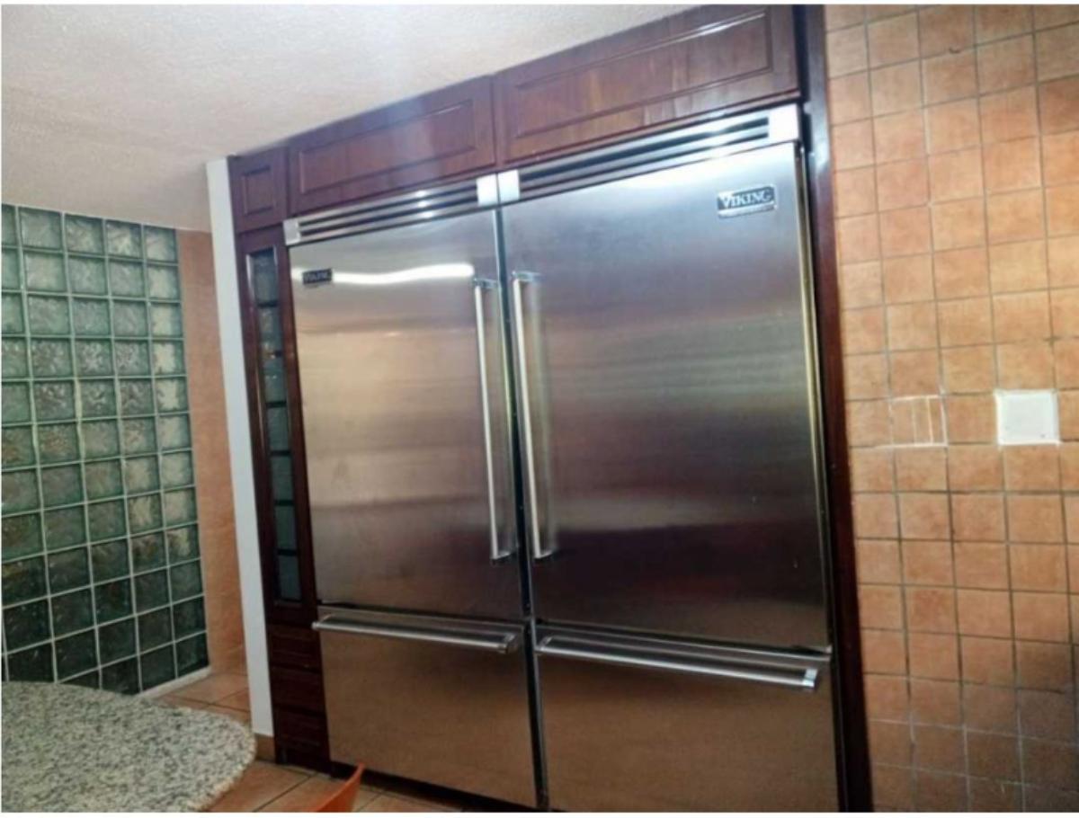 Casa en venta en Prados del Este, Baruta | 8 habitaciones y piscina