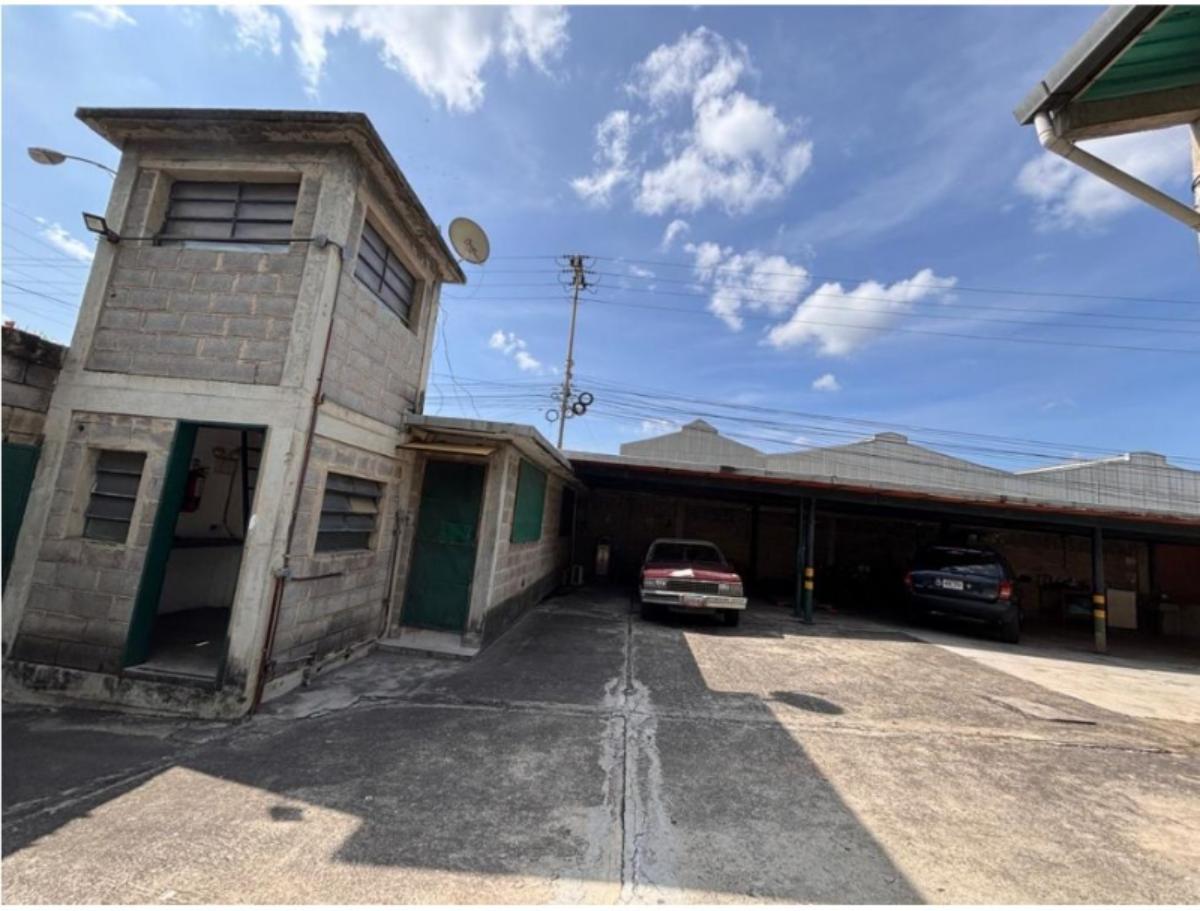 Galpón industrial en venta o alquiler en Los Naranjos de Guarenas | 1.200 m²