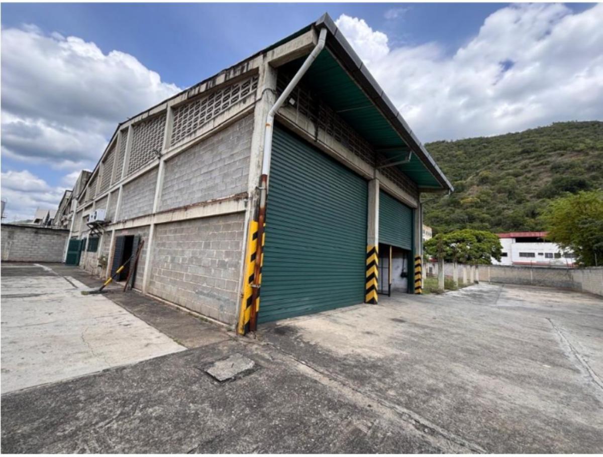 Galpón industrial en venta o alquiler en Los Naranjos de Guarenas | 1.200 m²