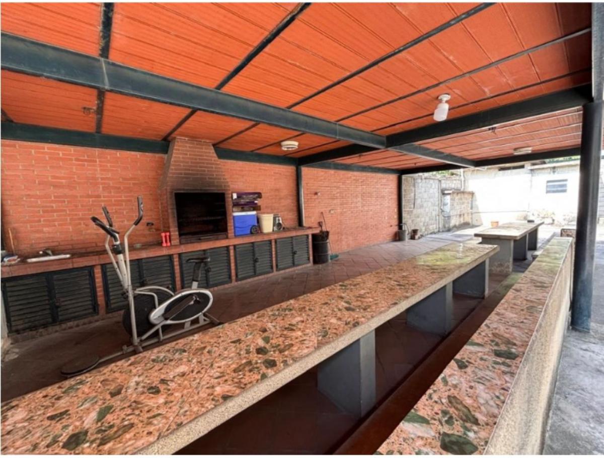 Galpón industrial en venta o alquiler en Los Naranjos de Guarenas | 1.200 m²