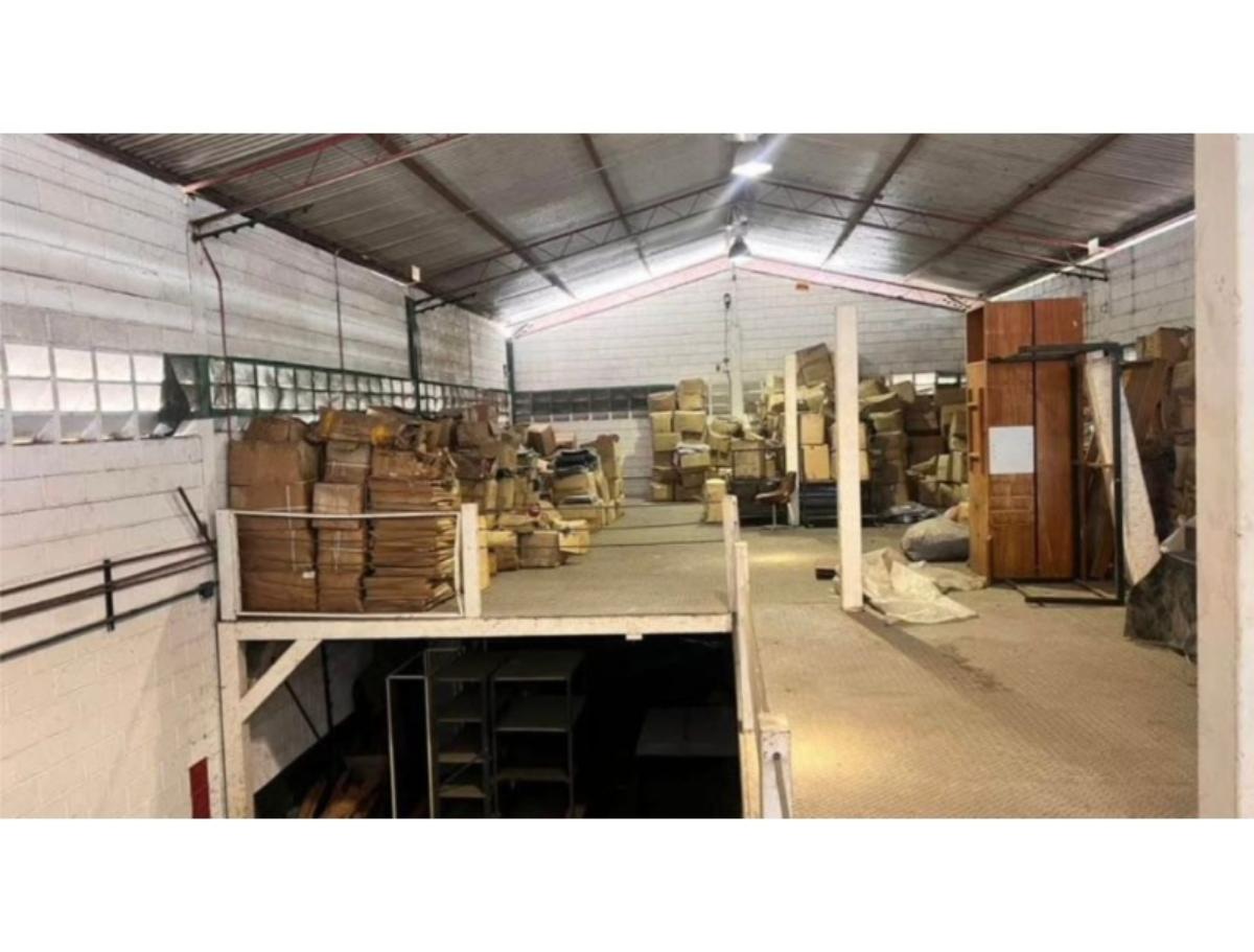 Galpón industrial en venta en Prado de María, Caracas | 520 m² y mezzanina