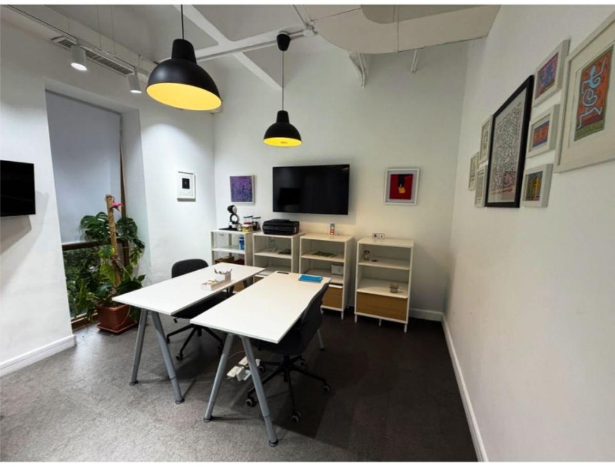 Oficina en venta en Los Palos Grandes, Edificio Cavendes | 82 m² remodelada