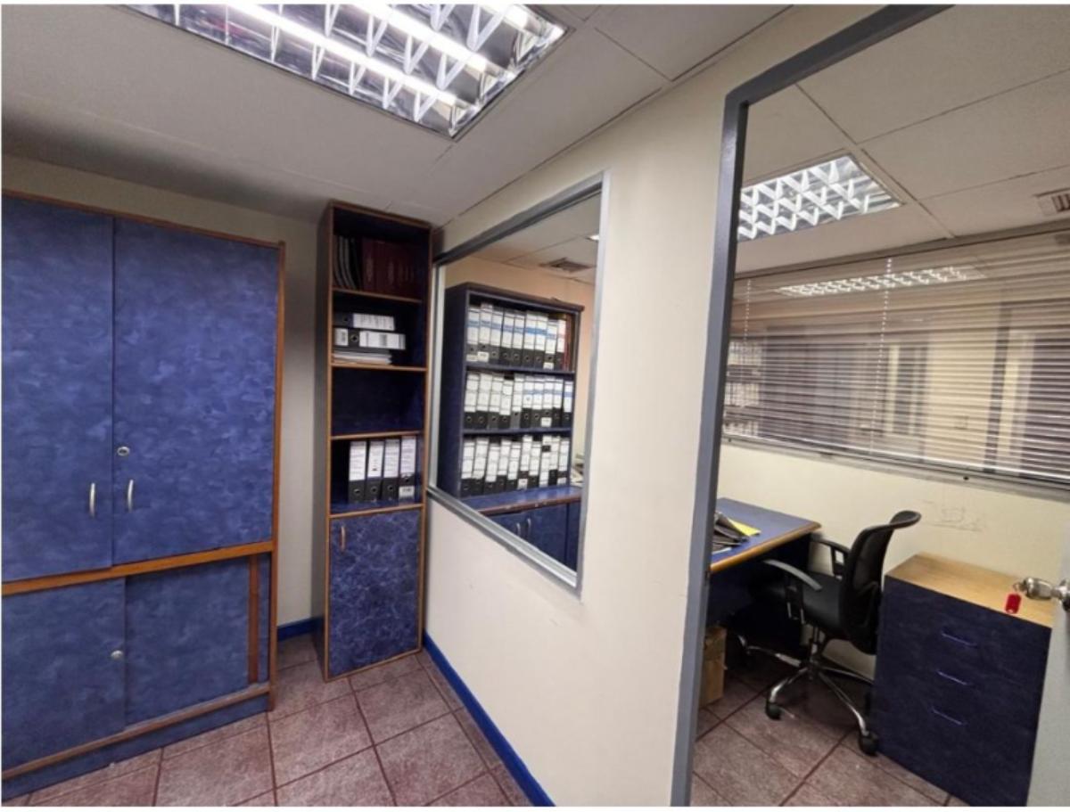 Oficina corporativa en alquiler en San Bernardino | 259 m² y 6 espacios privados