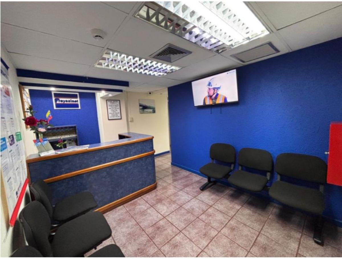 Oficina corporativa en alquiler en San Bernardino | 259 m² y 6 espacios privados