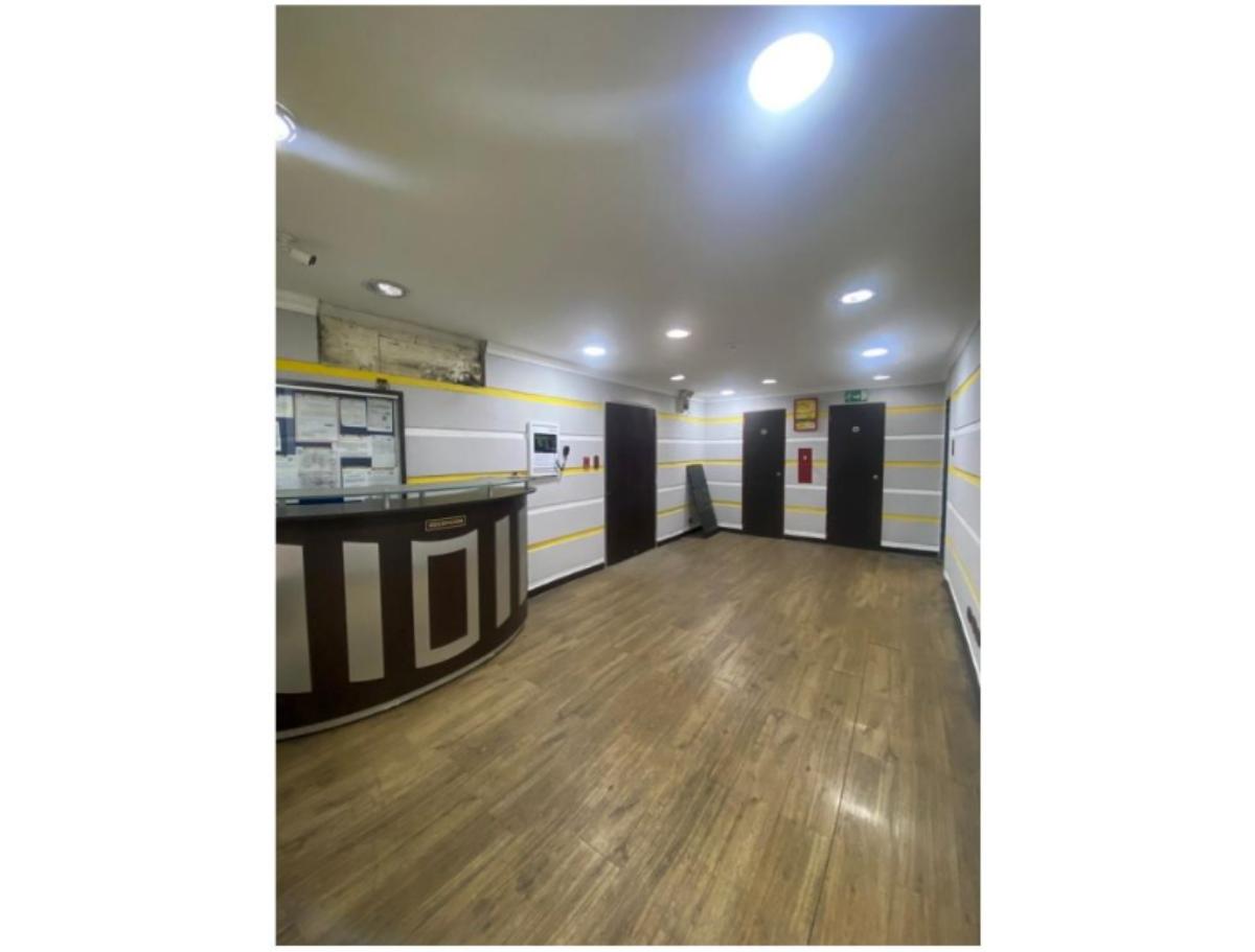 Edificio industrial con galpón en alquiler en Catia | 1.575,51 m²