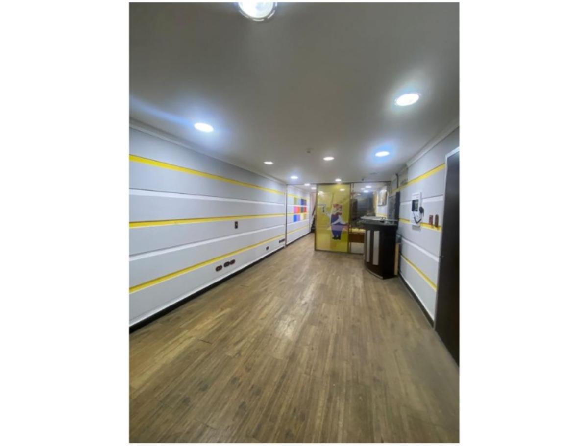 Edificio industrial con galpón en alquiler en Catia | 1.575,51 m²