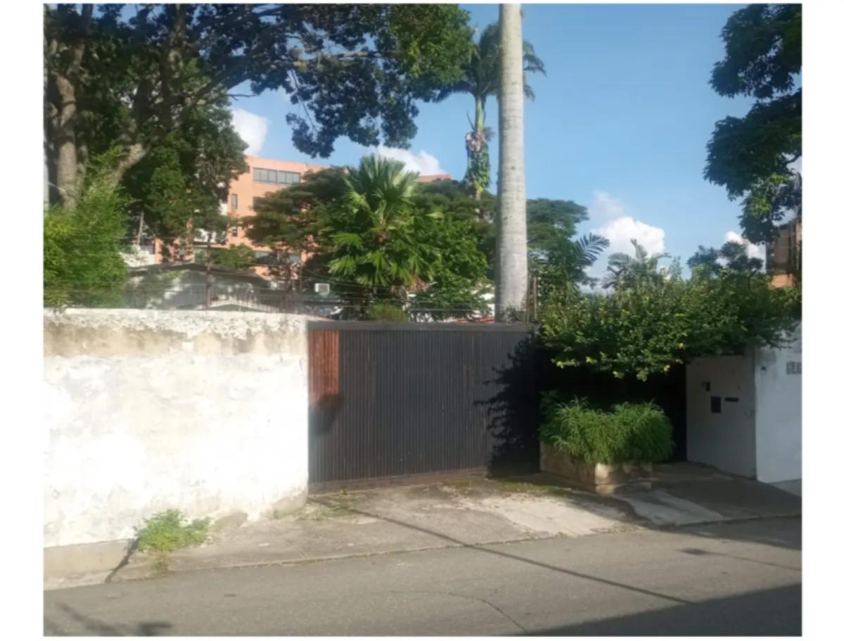 Terreno en venta en Los Chorros, Caracas | 2.250 m² y zonificación V-3